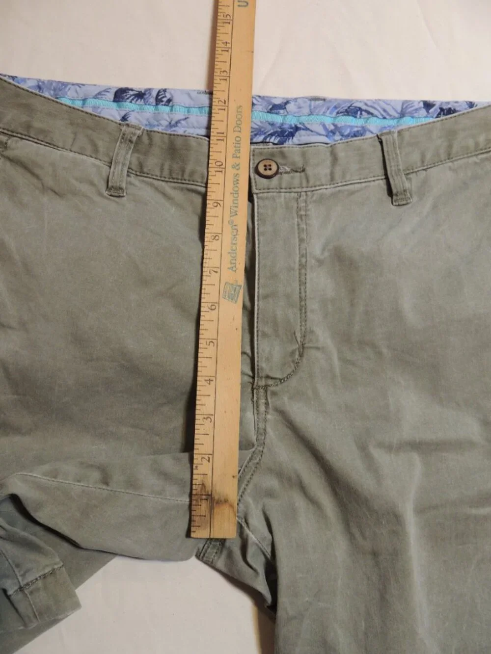 Tommy Bahama Shorts Men Size 35 Gray Pockets Casual Outdoor BBQ Cooking Shorts